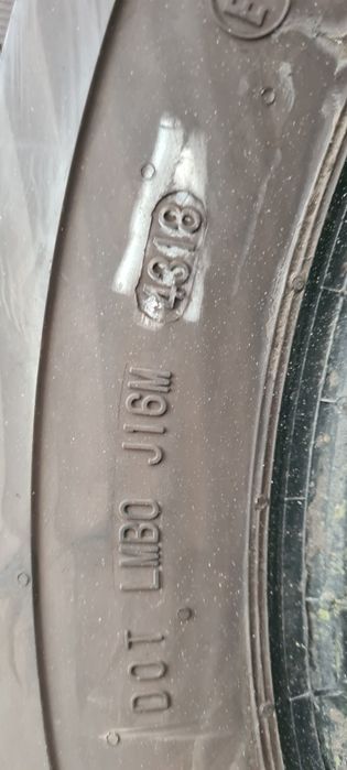 6бр гуми 235 65 16С спортива