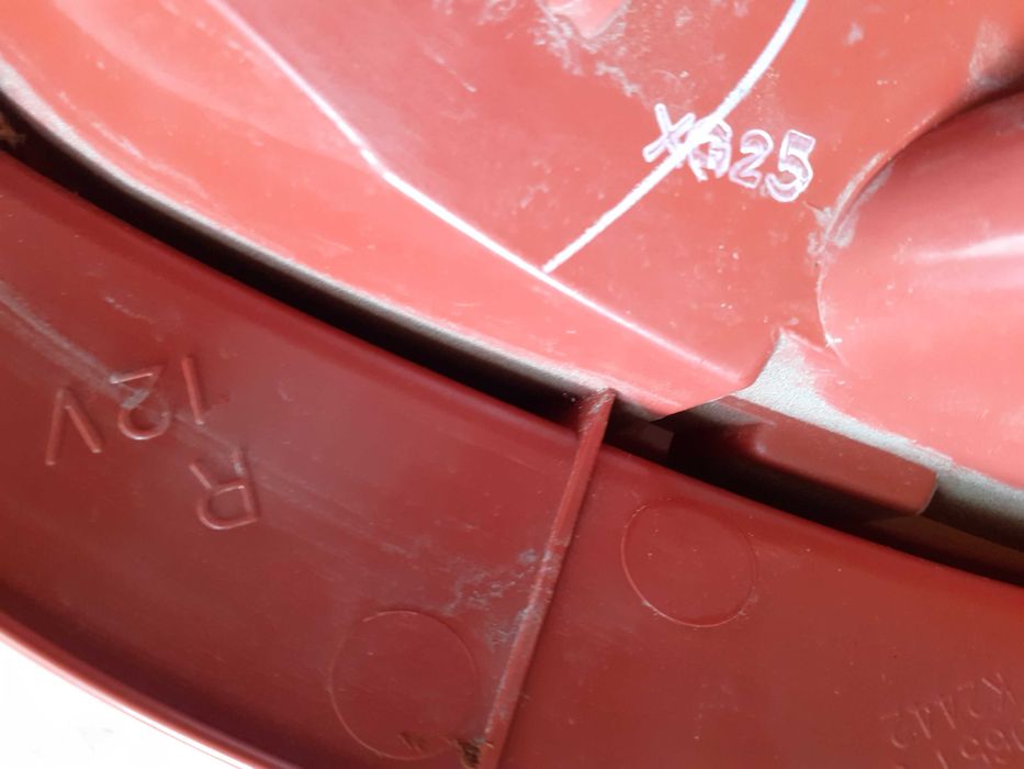 стоп заден десен за Мазда 2 леко спукан