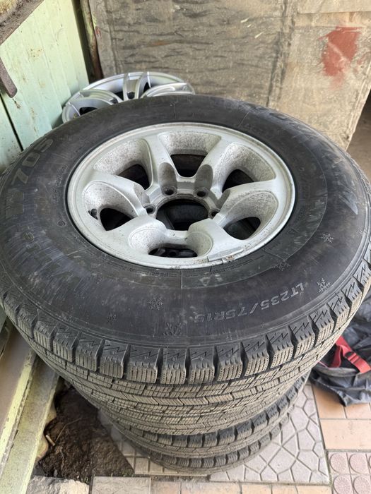 Резина с дисками от митсубиси 6 дырые