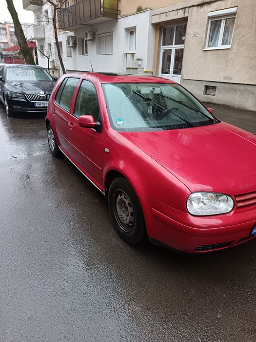 Vând Volkswagen Golf 4