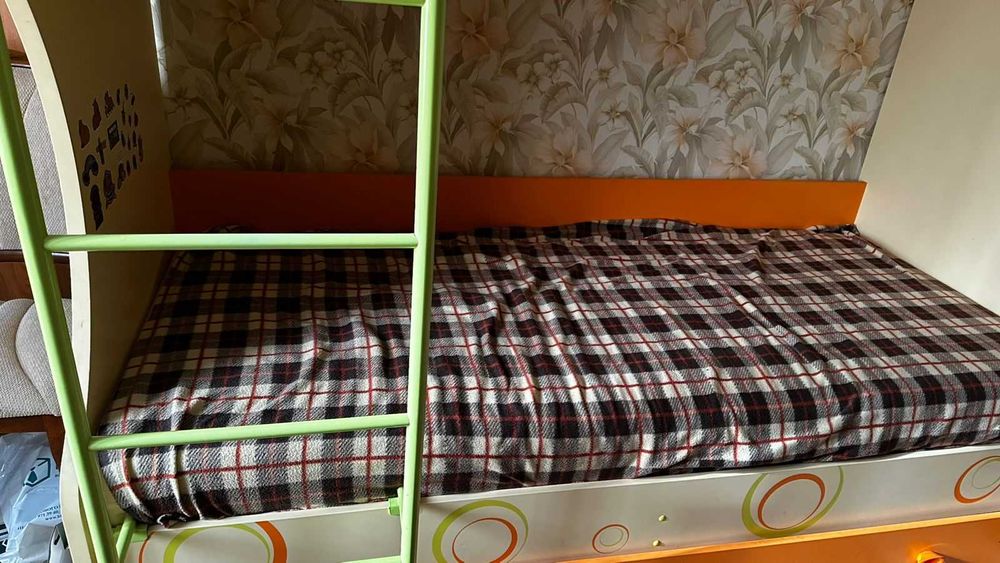 Кровать двуярусная