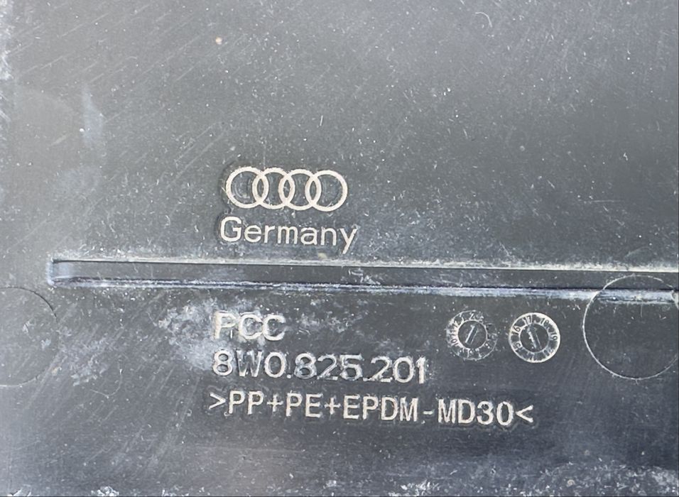 Кора под праг AUDI A4 B9 8W0825201