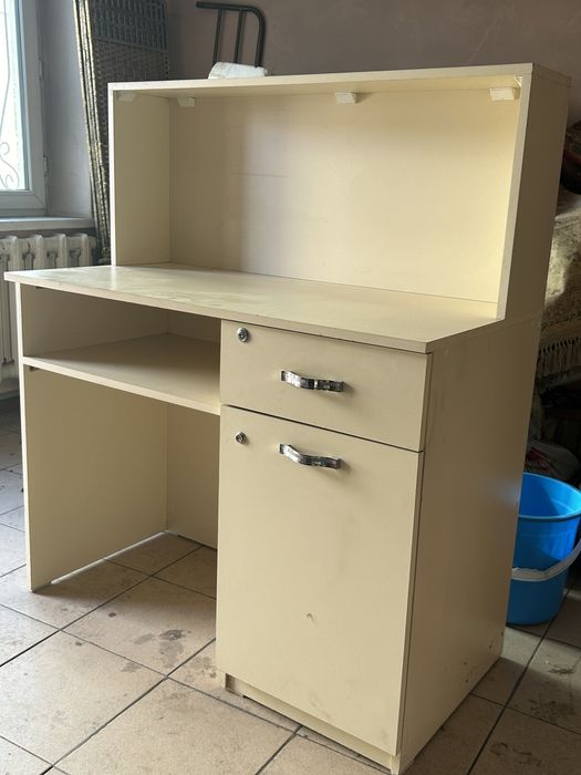 Продам столик для бутика