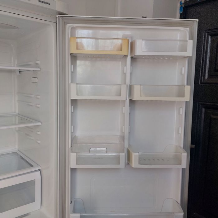 Б/у холодильник самсунг.