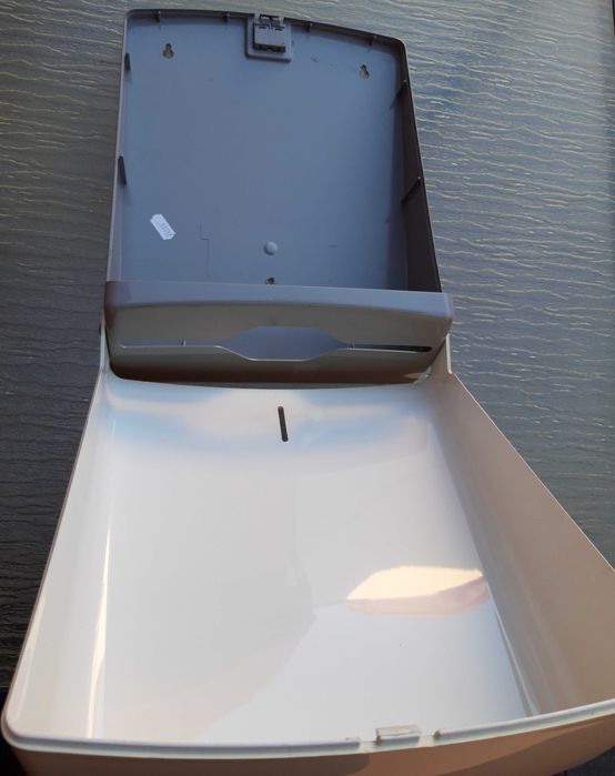 Dispenser prosoape de hartie