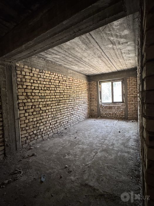 2 xonali 87 kvm karobka holatdagi uy sotiladi