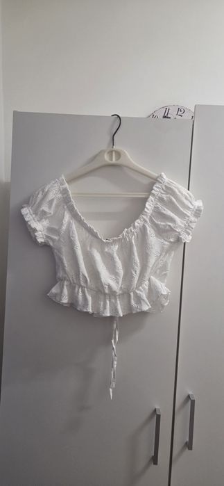 Top scurt Zara marimea S,nou,cu eticheta