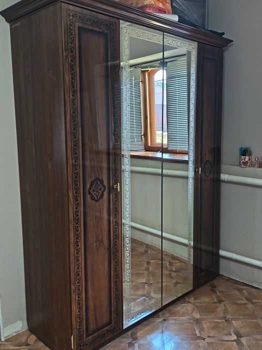 Срочно продам шкаф, комод, тумбы, кровать