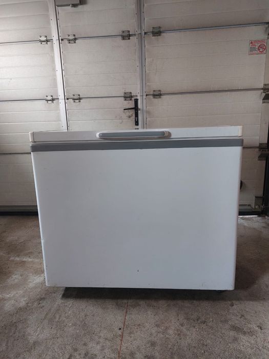 Продам морозильник снеж