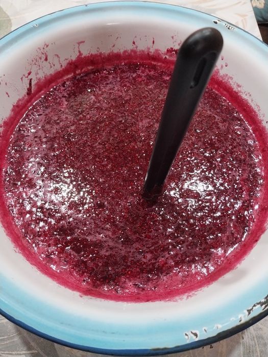 Продам малину в банках.