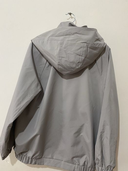 Женская  весенняя  куртка  продам .