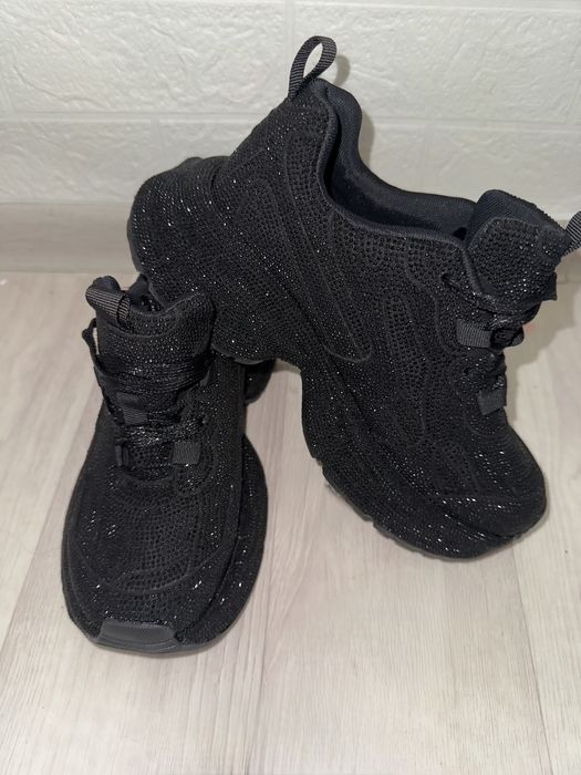 кроссовки со стразами