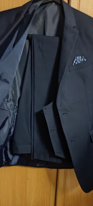 Продам школьный костюм