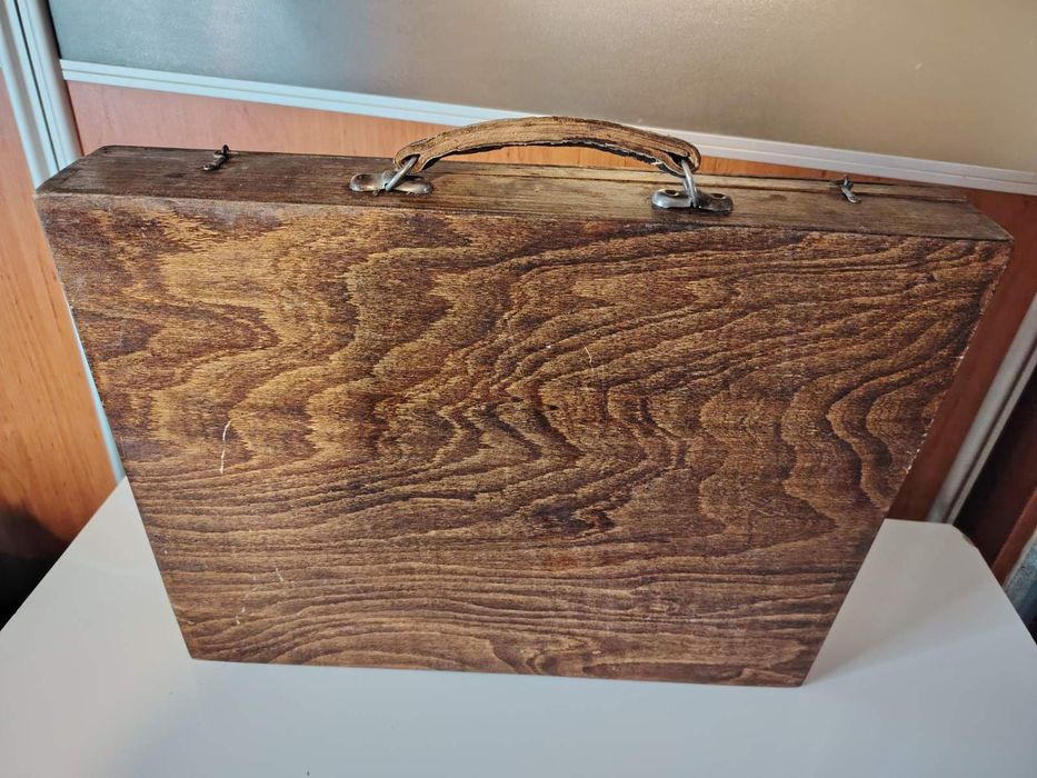 Ретро Дървен куфар за рисуване. 35€.