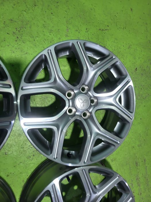 18 5x114.3 Mitsubishi Citroen Peugeot лети джанти 5х114.3