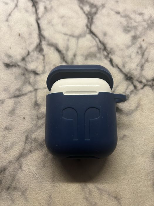 AirPods 2 с чехлом