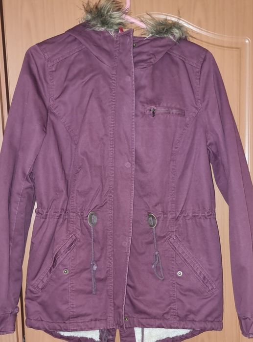 Тъмно червена парка