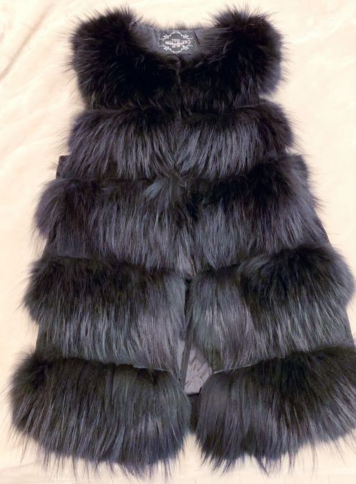 Пухкав елек с естествен косъм от сребърна лисица