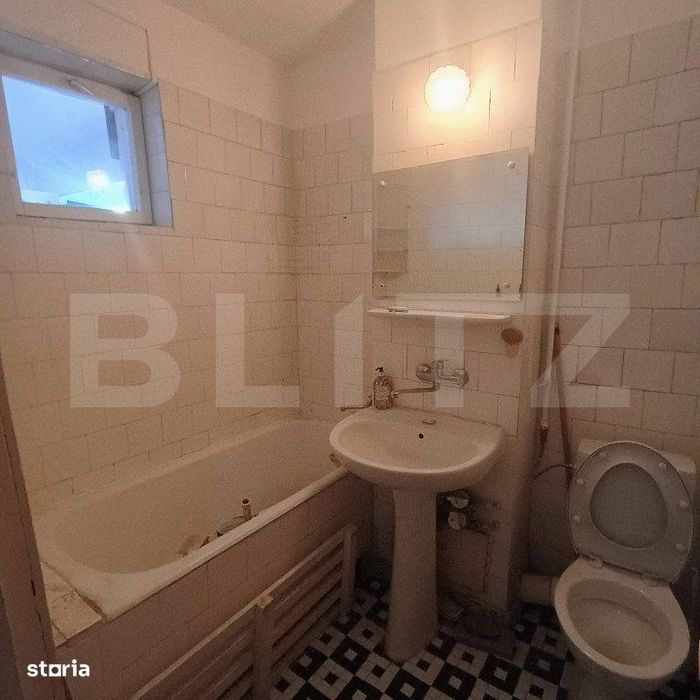 Apartament 4 camere, 82 mp ,3 balcoane inchise + boxa, zona Sud