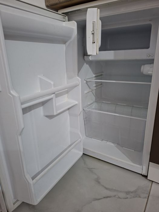 Хладилник VESTFROST VFT 1101 E 83.80 см