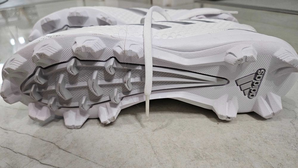 Бутонки Adidas PureHustle 2 MD калеври, бели със сиво, 40 номер