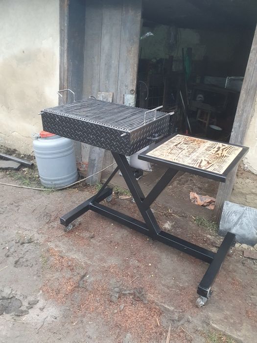 Vând grătare de grădină