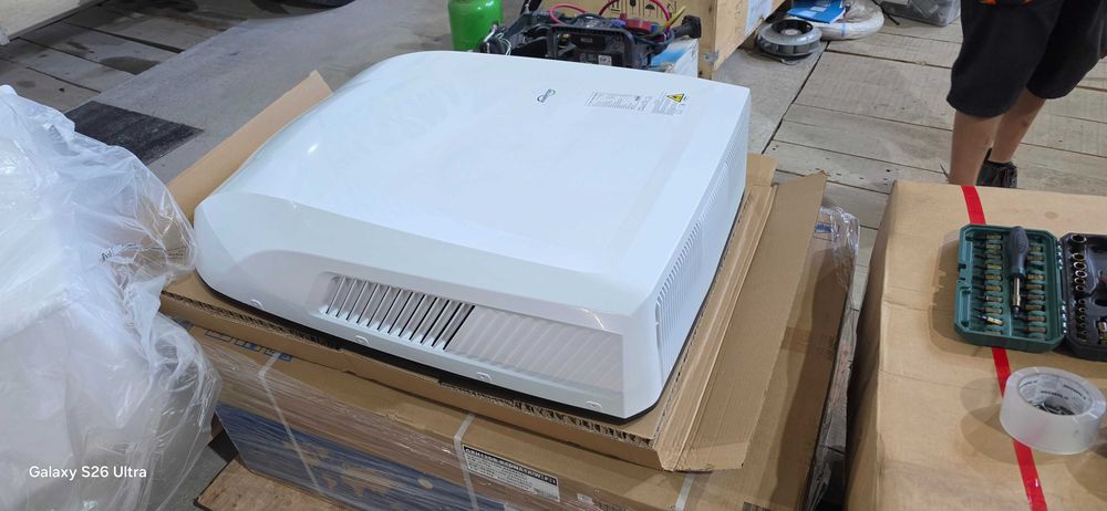 Aer condiționat pentru rulotă / autorulotă / camper – 12.000 BTU – INVERTER – WiFi  nou
