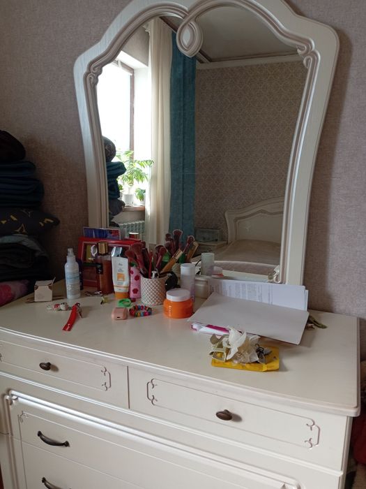 Продам спальный гарнитур