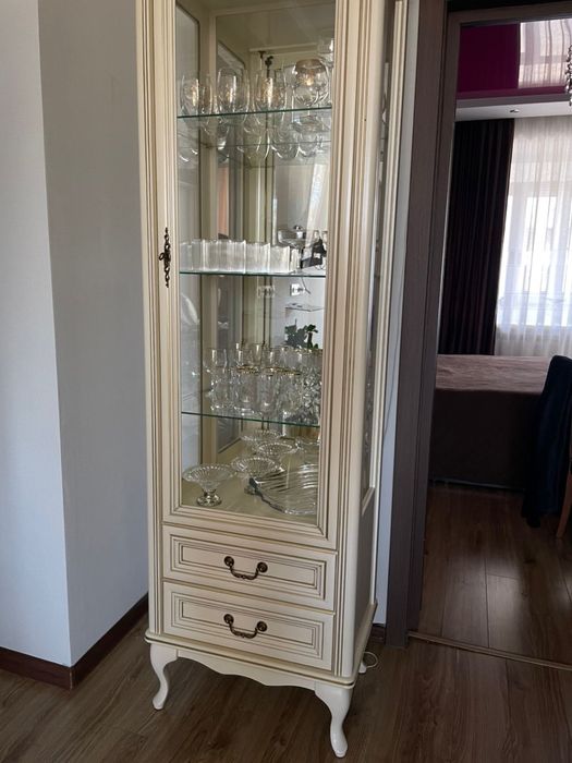 Продам Сервант для посуды