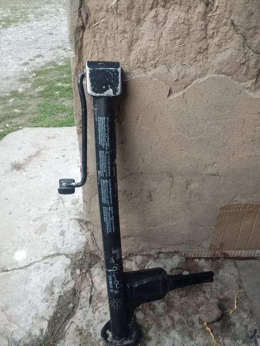 Продам оригинал домкрат на ешку Мерседес