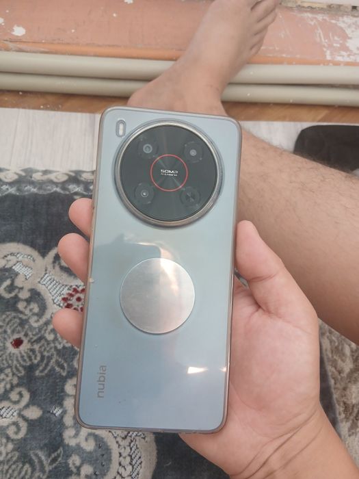 Телефон смартфон Nubia v70