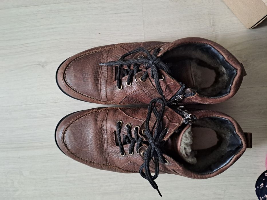 Ерлер аяк киімі сатылады