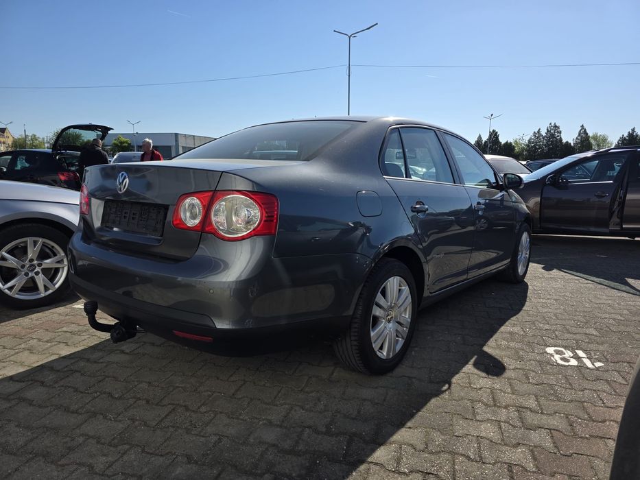 Volkswagen Jetta - An 2010 - 1.4 TSI 122Cp E5 - Clima * Navi * Pilot Aut * Senzori