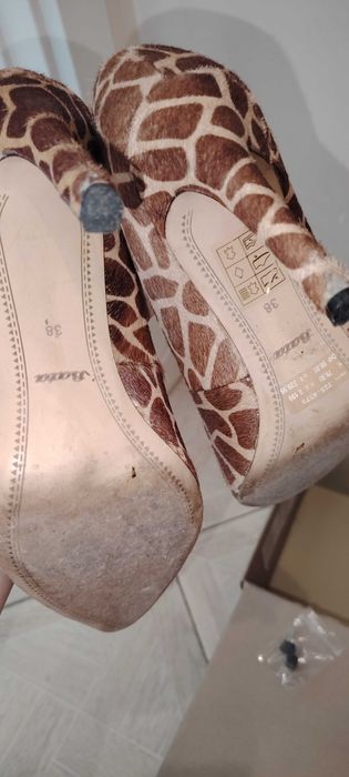 Обувки с естествен косъм Bata