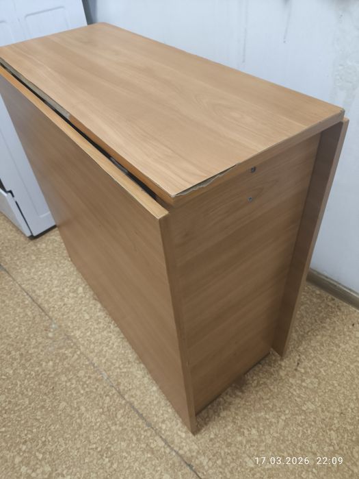 Срочно продам стол книжка