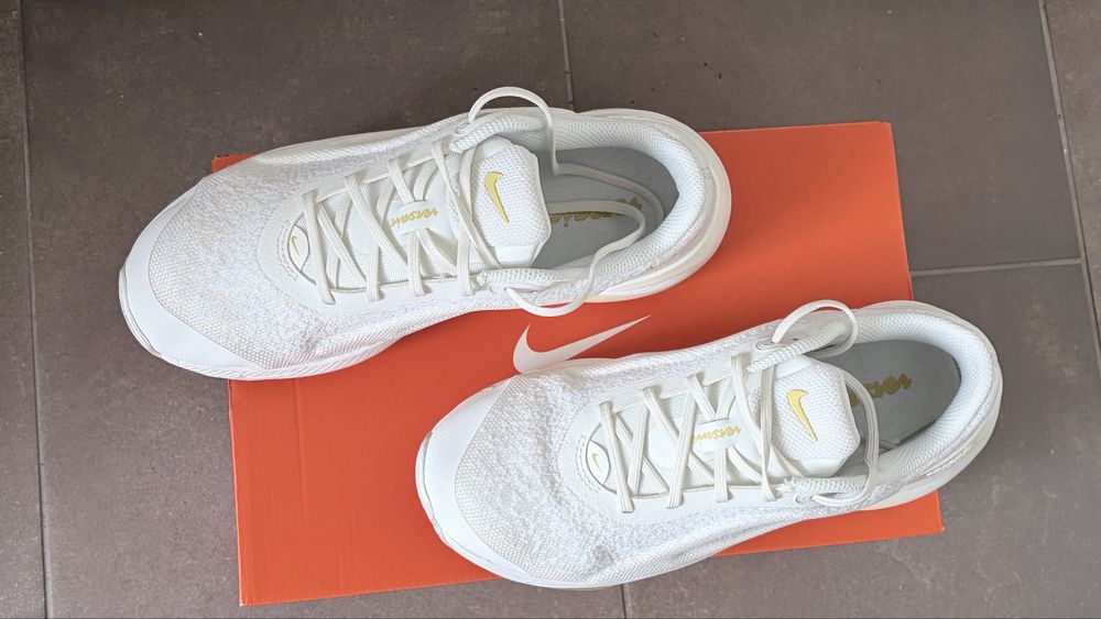 Nike Versair бял/златист 39