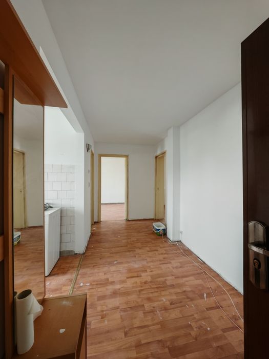 Apartament 2 camere decomandat și loc parcare cu copertină inclus