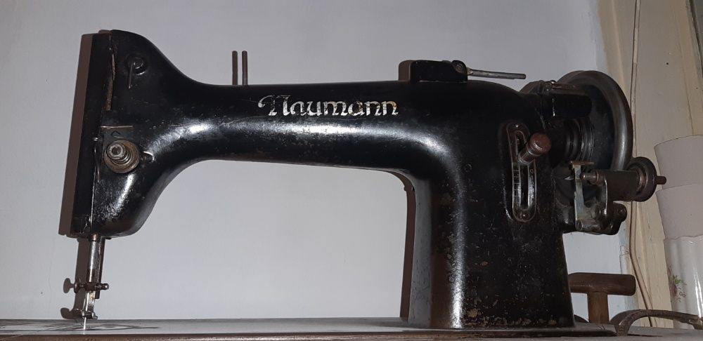 Mașină de cusut Naumann-1500 lei