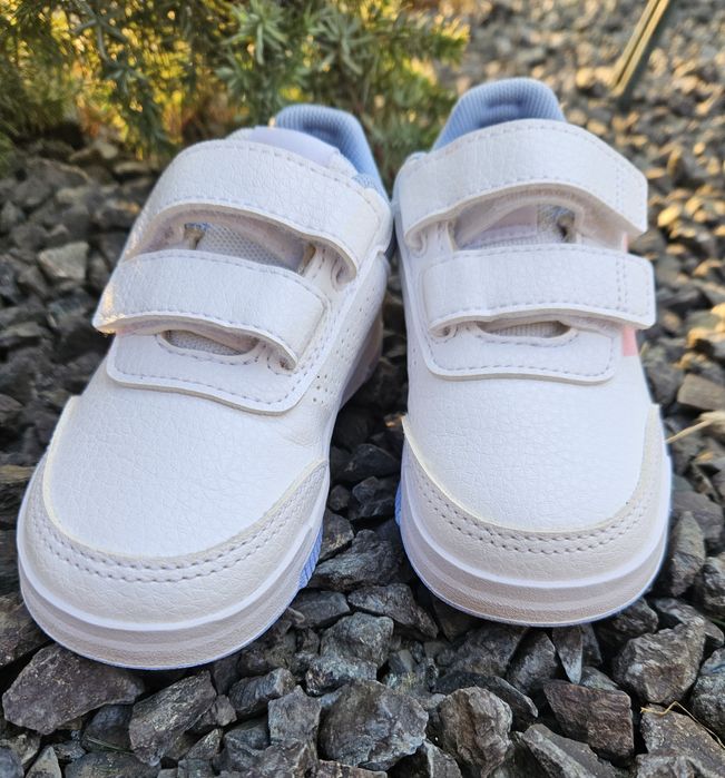 Adidasi fete marimea 23