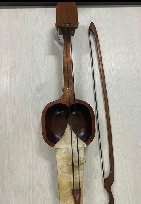 Қылқобыз сатылады.