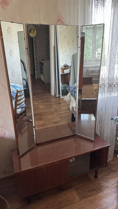 трюмо отдам даром