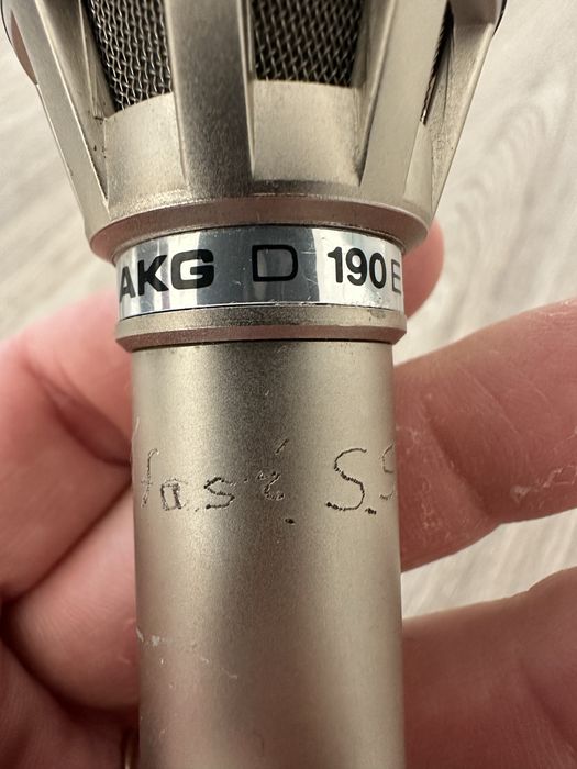 AKG D190E Dynamic Cardioid Microfon ani 70