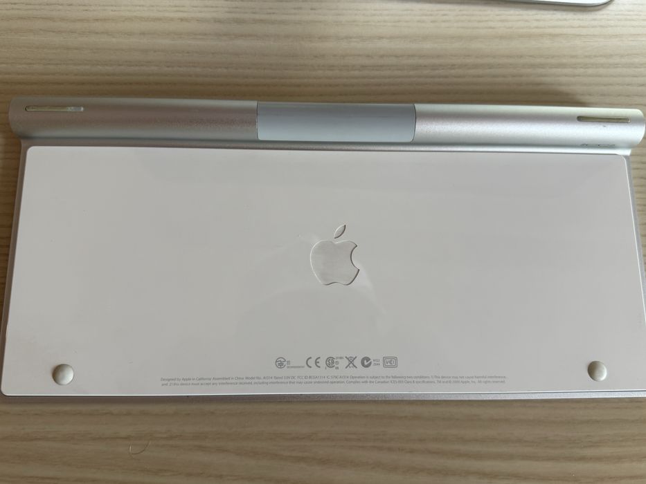 iMac 21.5″ Mid 2010 / Core i3 / 1TB + клавиатура и Magic Mouse