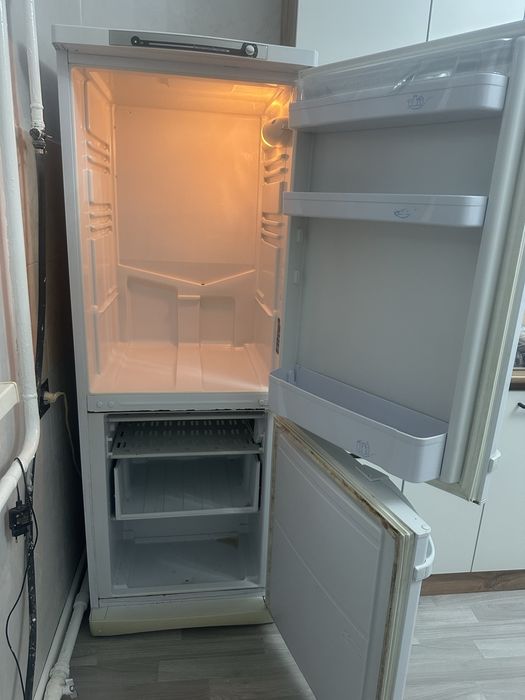 Холодильник.        .