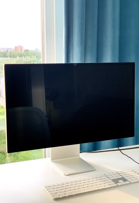 Monitor Apple Studio Display 27", 5K Retina, Thunderbolt (Stand Tilt and Height Adjustable)