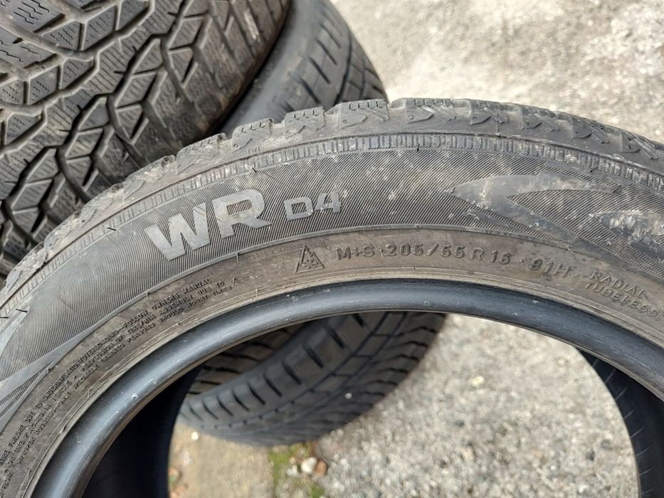Продавам 4 зимни гуми 205/55/16 Nokian
