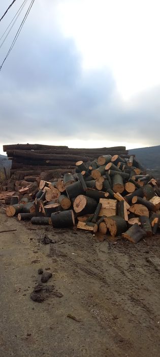 Aducem la comandă lemne de foc