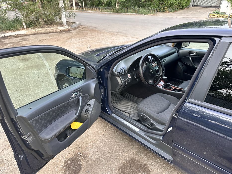 Продам мерс в отличном состояний.