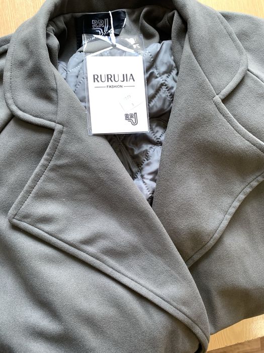 Продаётся пальто хакки цвет, M/L размер,новый. Материал кашемир