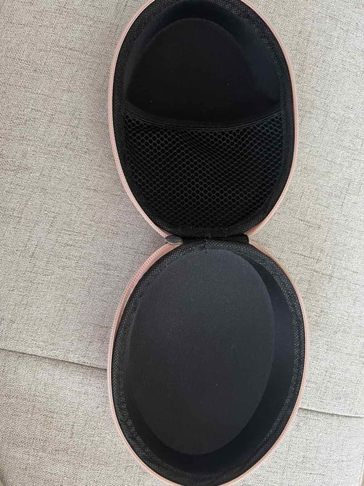 Розови слушалки с бели елементи